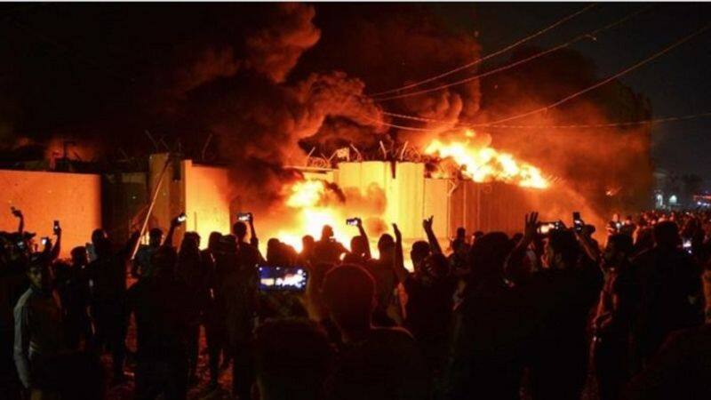 Iraqi protesters set ablaze Iranian consulate in Najaf