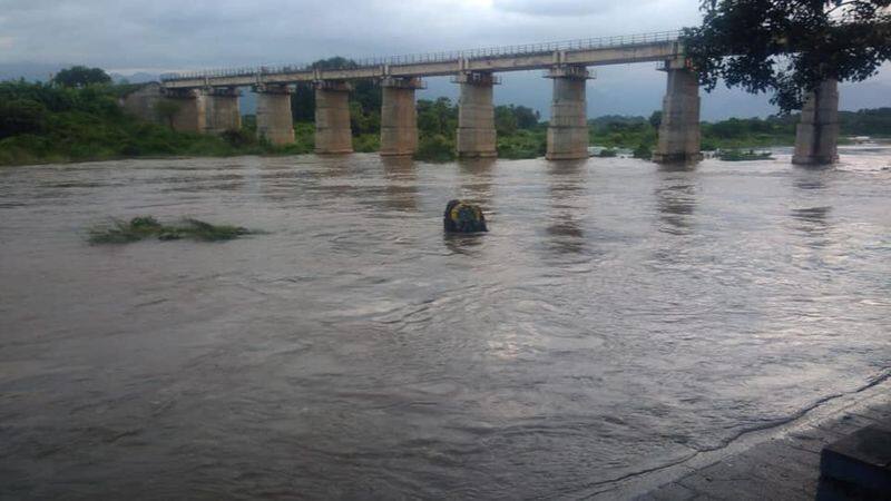 Actor Rajendranath has reportedly videotaped women bathing in a river in Nellai