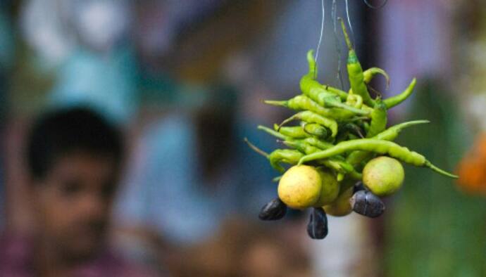 প্রাচীন এই সংস্কার বা নিয়মগুলি আজও প্রচলিত, এর মধ্যে কোনটি মেনে চলেন আপনি