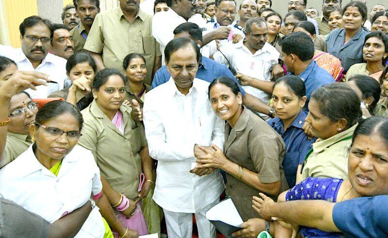 why did KCR"s stand change all of a sudden on rtc employees?