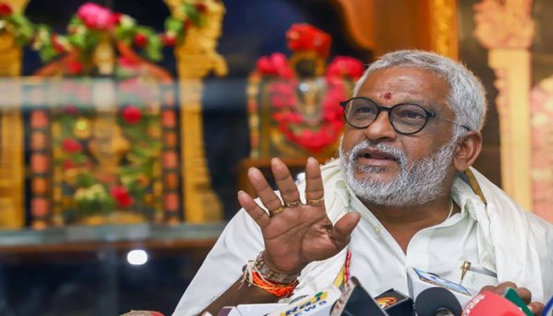 Minister Venu on his knees to YV Subba Reddy Kudupudi Chittabbai Memorial in Amalapuram