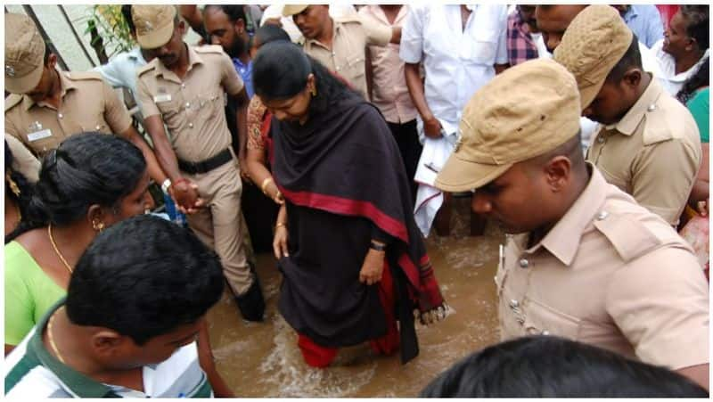 Kanimozhi into the water