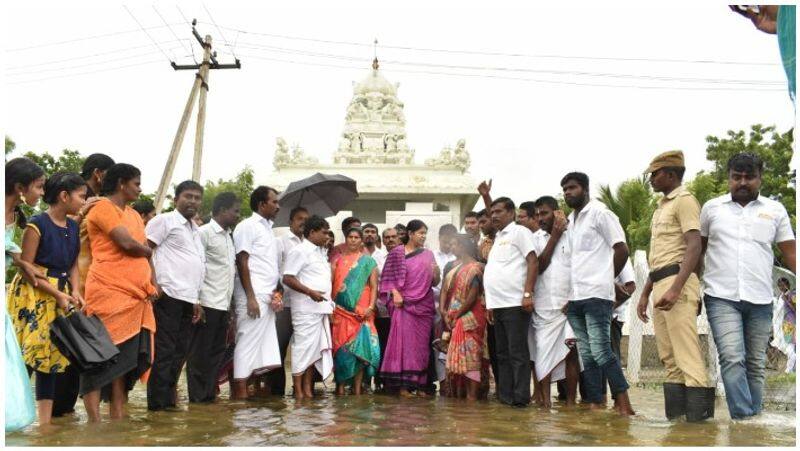 Kanimozhi into the water