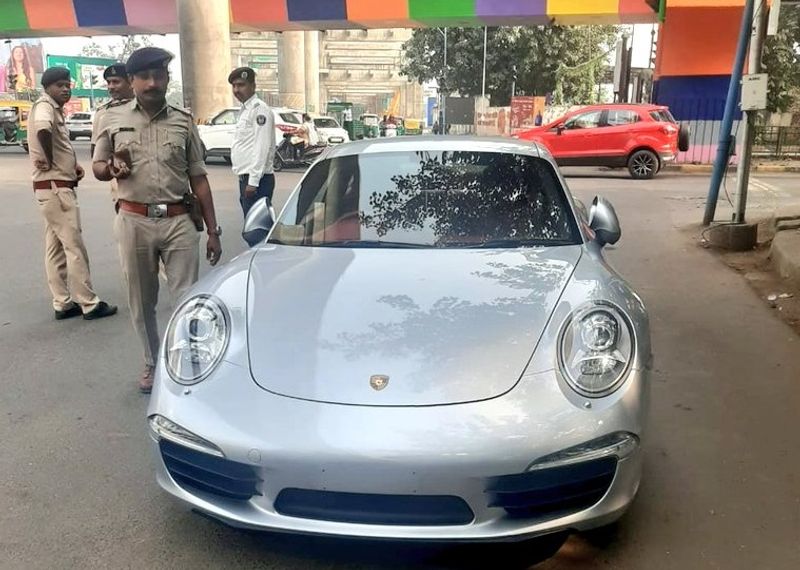 Ahmadabad police slapped of Rs. 9 Lakh 80 Thousand fine to Porsche 911 car for traffic violation