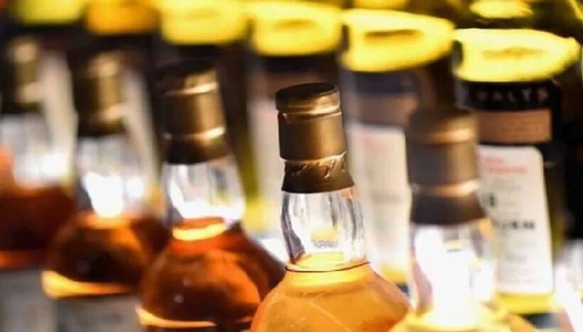 लो जी थाने से ही गायब हो गई शराब की बोतलें