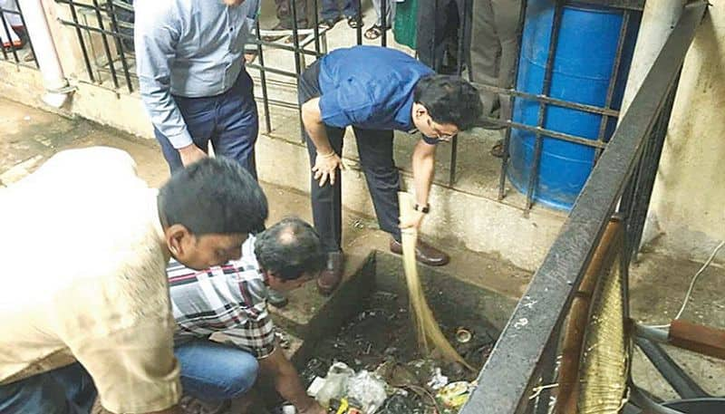 Bengaluru Rural District Commissioner Cleans The Nelamangala taluk Office