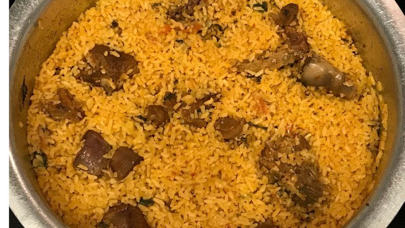 Vomiting and diarrhea in 14 people who bought and ate biryani at the hotel in pudukkottai