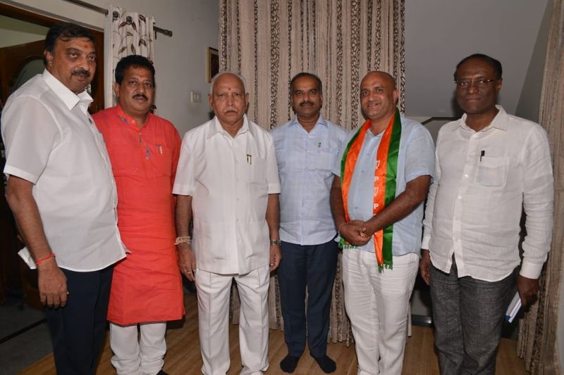 Sampangiram Nagar bbmp corporator Vasanth Kumar Joins BJP In Bengaluru