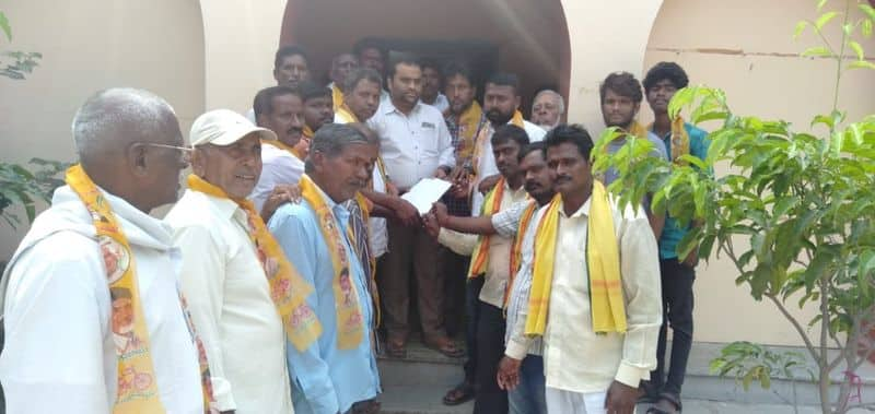 huzurabad tdp leaders strike on rtc charges hike