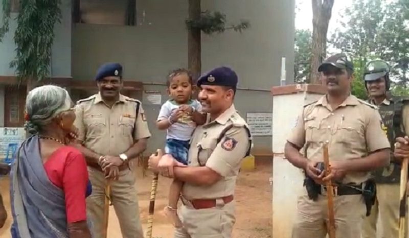 bangalore rural sp Ravi Channanavar plays with baby in break of election duty