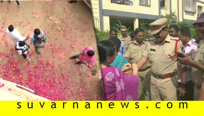 Hyderabad Encounter People celebrate and cheer for police at the site