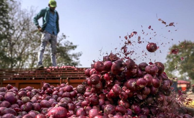 man was attacked for stealing onions