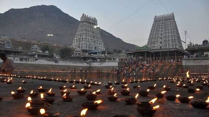 <p>பஞ்ச பூதங்களில் நெருப்புக்குரிய தலமாக திகழ்வது திருவண்ணாமலை அருள்மிகு அருணாசலேசுவரர் கோவில்.</p>
