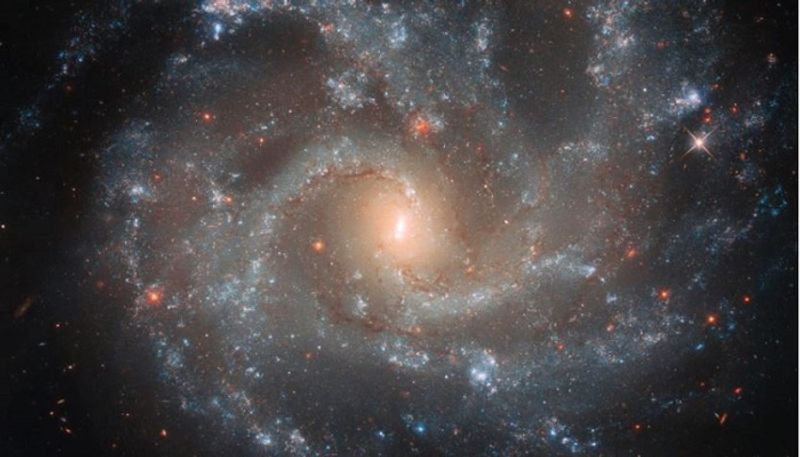 Hubble Captures Gorgeous NGC 5468 Galaxy 130 Mly Away From Earth