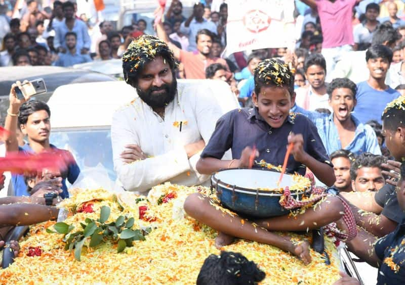 janasena chief pawan kalyan fires on cm jagan at rajamahendravaram tour