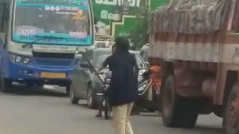 youth blocks trichy highways weapon...sasikala release