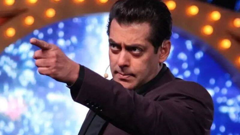 When Salman Khan Gave A Female Journalist A Forced Ride To Her Home and threatened skr