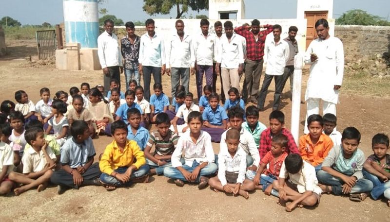 Villagers Protest for Teachers Did Not Come to School Properly