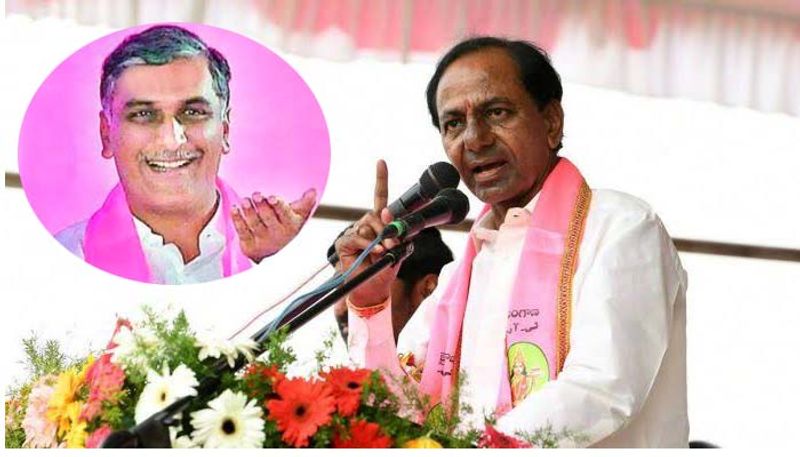 telangana cm KCR tour in gajwel: Interesting discussion between kcr & harishrao