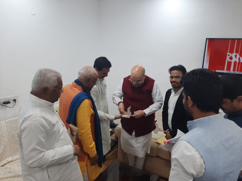 Karnataka BJP Leaders celebrates By Poll victory With Amit Shah In Delhi