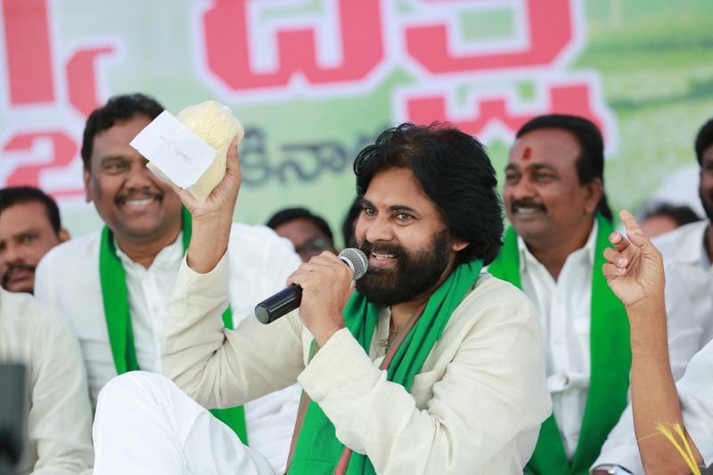 Janasena chief Pawan Kalyan supports Amaravati farmers agitation