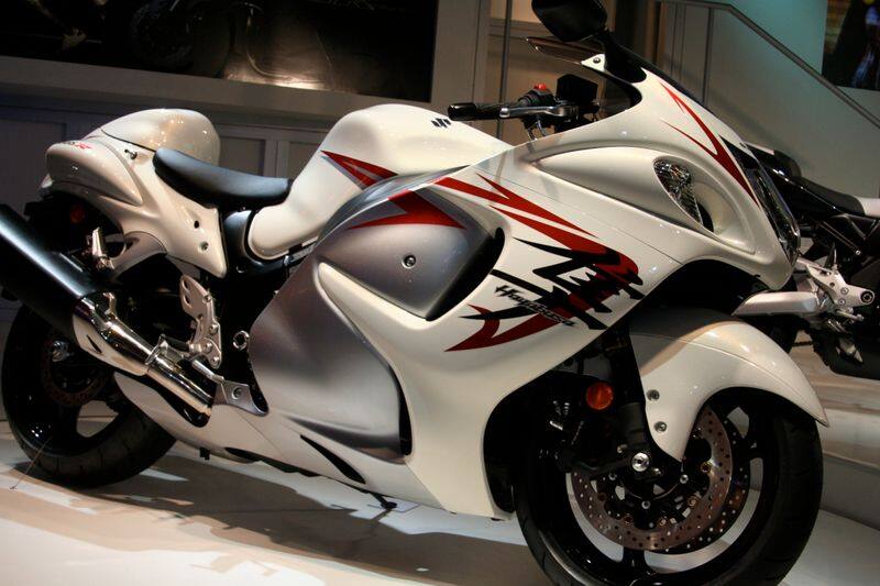 suzuki hayabusa sports bike launched in india with bs6