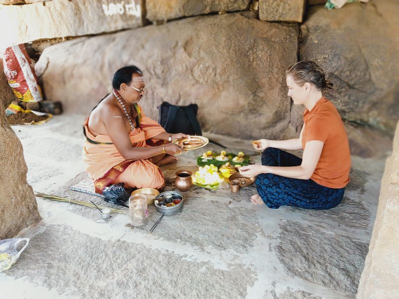 Foriegn Lady Did Shraddha Karma in Hampi in Ballari District