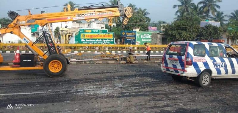 two lorries met with an accident