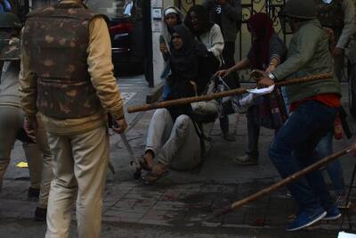 PHOTOS नागरिकता कानून; बंगाल से दिल्ली तक आग, जानें कैसा है देश के बड़े शहरों का हाल