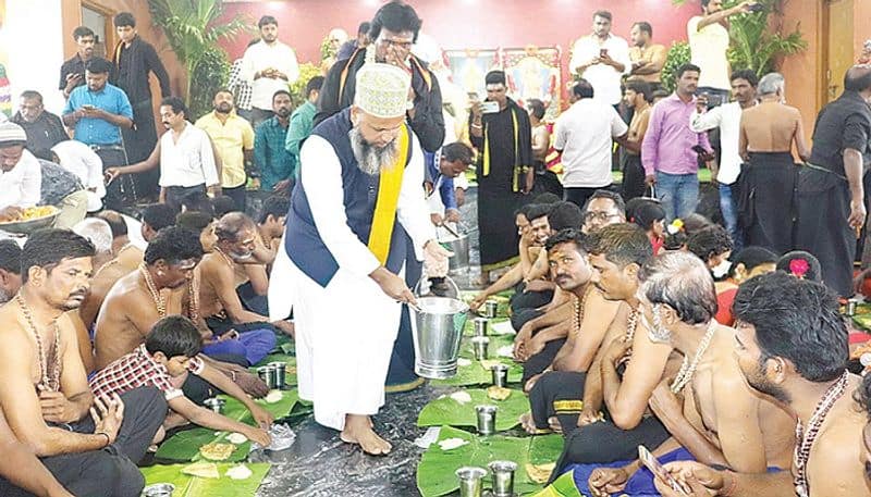 Muslim Religious Leader Serves Lunch To Ayyappa Devotees At Bellary