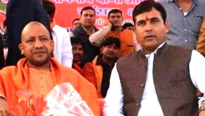 BJP विधाायक ने खोली योगी सरकार की पोल, बोले- सिर्फ 1-2% अफसर ईमानदार बाकी बेईमान