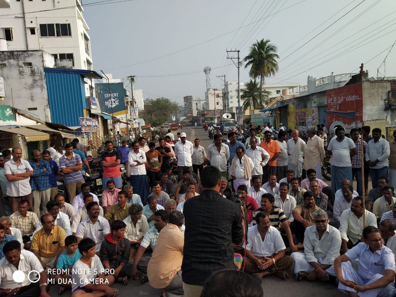 Three capital cities:29 village Farmers conducts hunger strike at velagapudi in Andhra pradesh