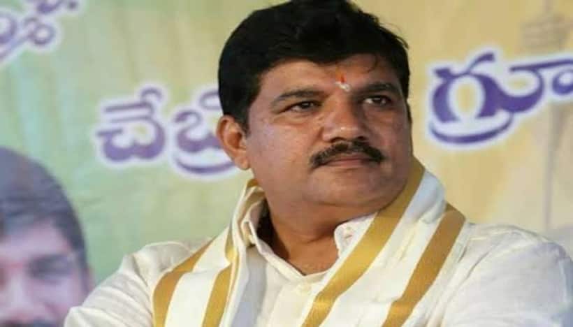 చంద్రబాబు నాయుడి పేరు చెప్తే విజయసాయిరెడ్డి రూ.25 కోట్లు ఇస్తామన్నారు   మాజీ ఎమ్మెల్యే ధూళిపాళ్ల నరేంద్రకుమార్