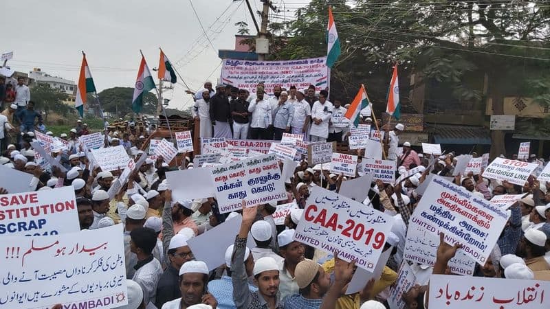 protest against Central government in vellore