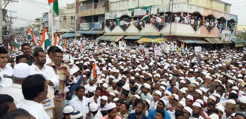 protest against Central government in vellore