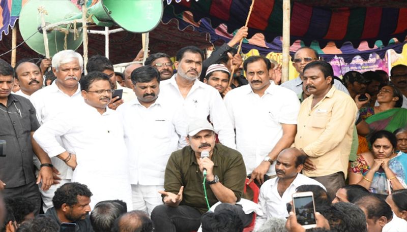 nagababu requests jagan not to create confusion over the capital issue