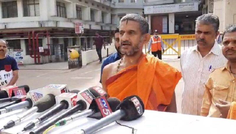 Pejawar Mutt seer continued to breathe with help of ventilator