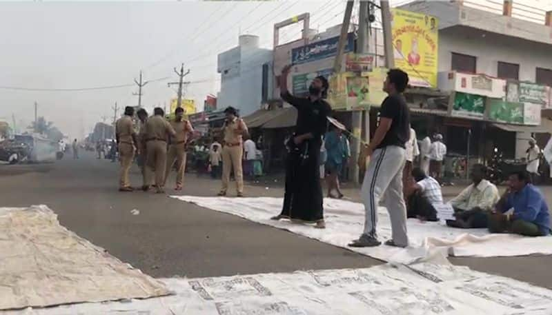 Youth playing Shattle on roads to protest fro AP Capitals