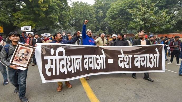 कश्मीर के पत्थरबाजों को बुलाकर लखनऊ में करवाया गया था दंगा,घटना से पहले बैठक कर तैयार हुआ था प्लान