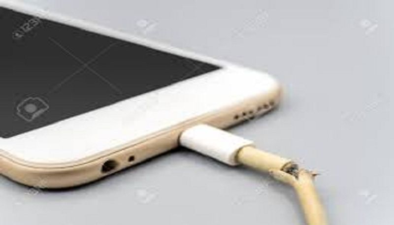 EU Wants a Common Charger For All Smartphones But Apple is Not Impressed