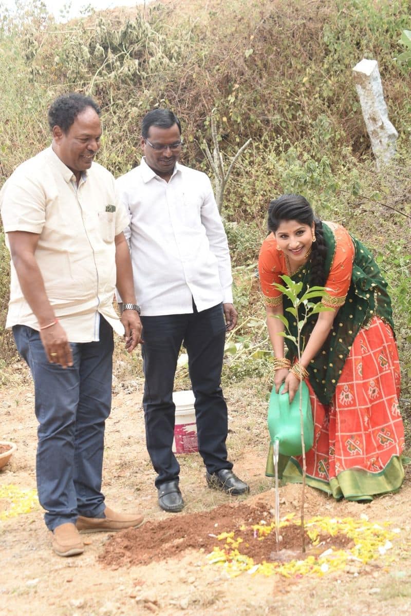 singer mangli participated green challenge in hyderabad