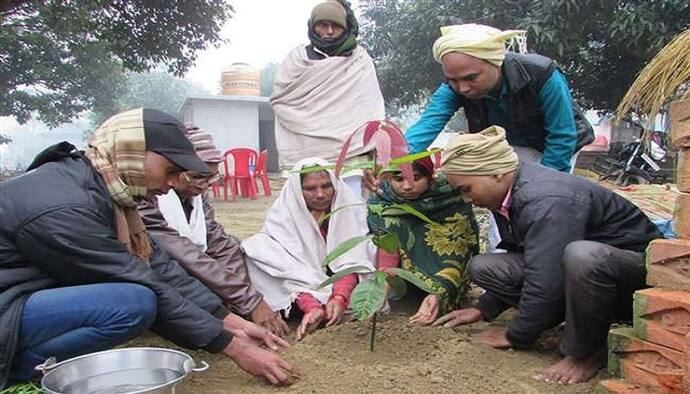 इस गांव में किसी की मौत होने पर त्रयोदशाह के दिन होता है पौध रोपण