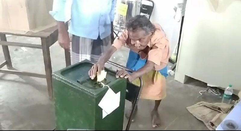 100 year old woman casted her vote