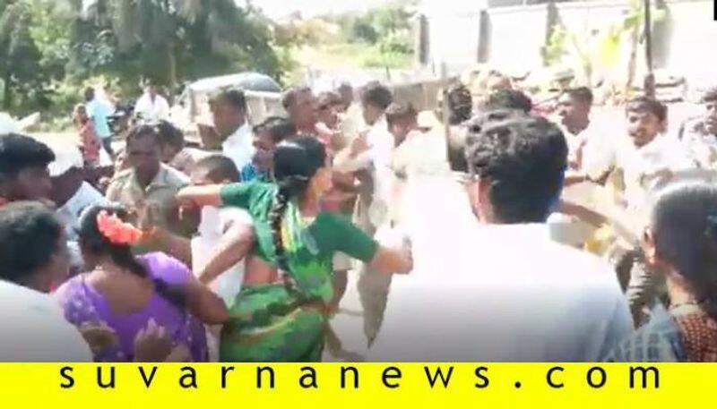 Chikkaballapur Villagers Groups Clash In front of MLA Subbareddy