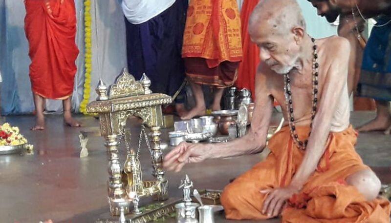 Udupi Krishna Mutt Pejawar Vishwesha Teertha Swamiji Paryaya Glance