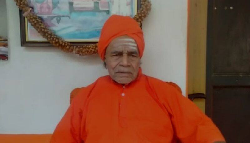 Annadanishwara Swamiji Condoles Dead of Pejawar Shri