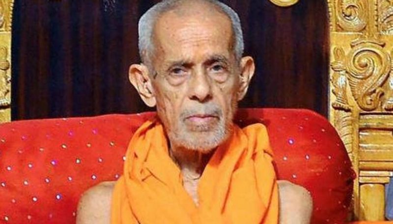 tumkur Siddalinga Swamiji Express Condolence ON Pejawar Swamiji Death