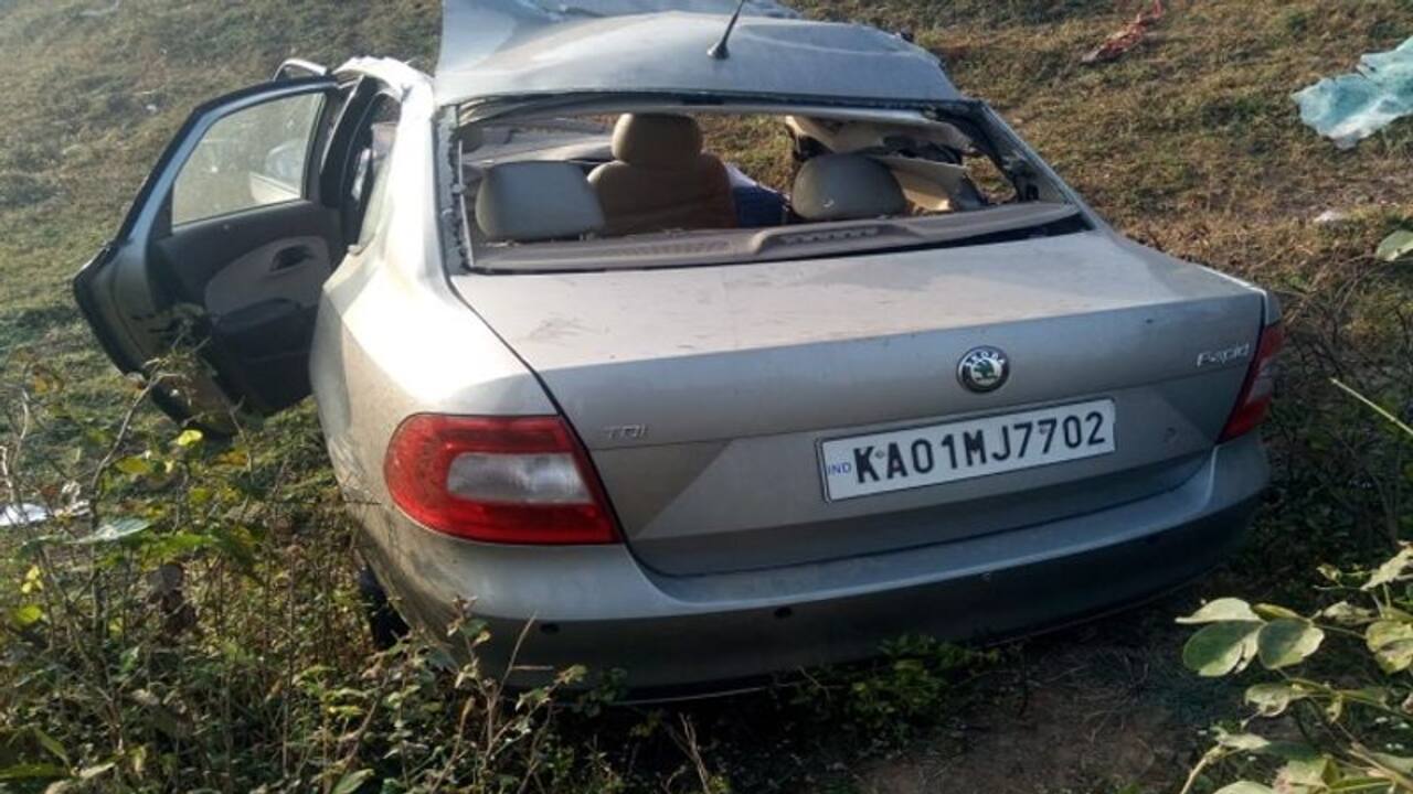 Dharwad: Head on collision between car and tanker kills two