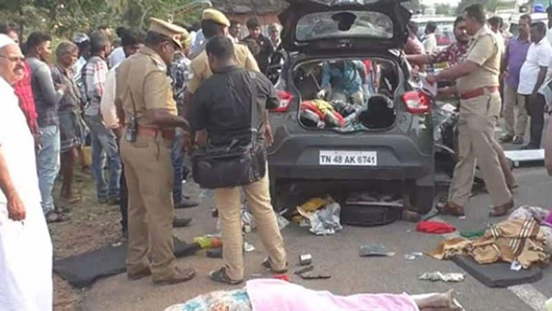 Car collision truck... 5 people dead