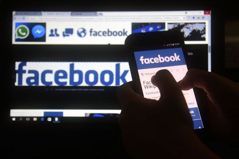 Facebook to warn users before they share old news articles